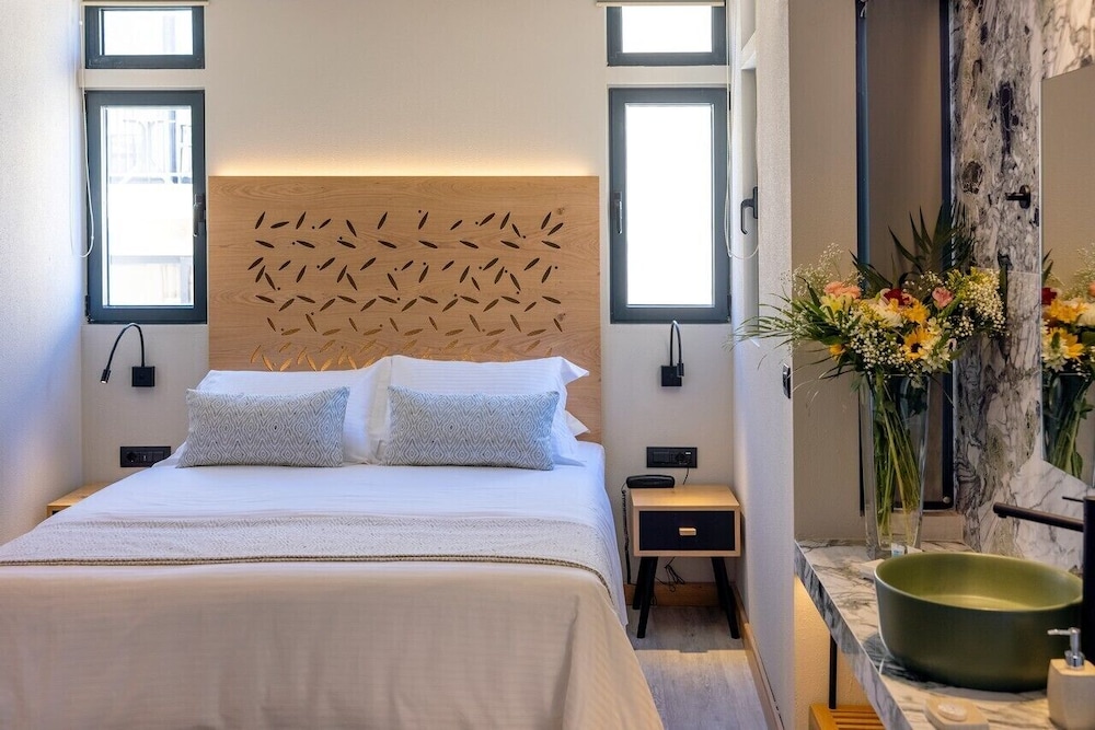 Atlantis Beach Hotel — Hotel rooms in Rethymnon
