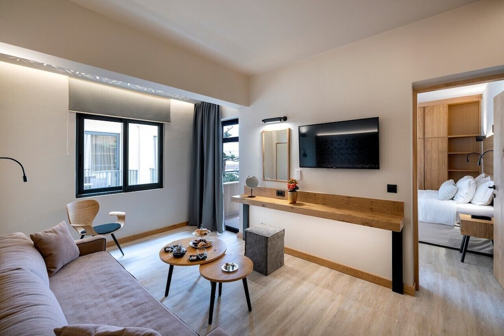 Atlantis Beach Hotel — Hotel rooms in Rethymnon
