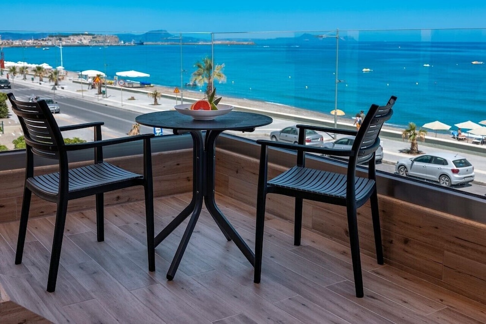 Atlantis Beach Hotel — Beach in Rethymnon