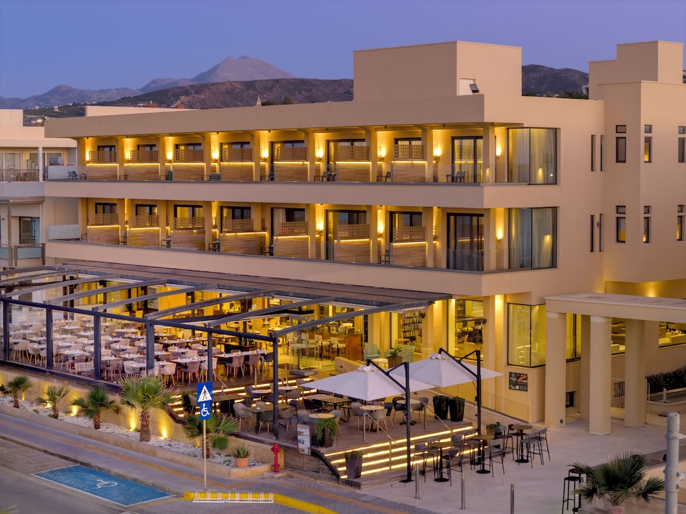 Atlantis Beach Hotel — Hotel building in Rethymnon