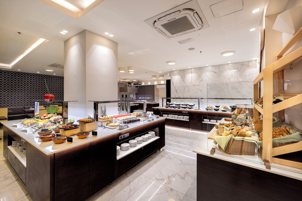 Atlantis Beach Hotel — Restaurant & bars in Rethymnon