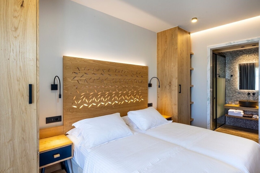 Atlantis Beach Hotel — Hotel rooms in Rethymnon