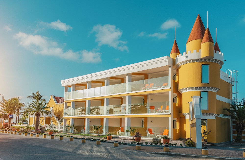 Amsterdam Manor Beach Resort — Hotel building in Noord, Aruba