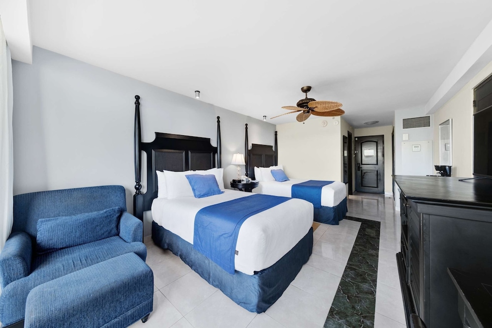 Barceló Aruba - All Inclusive — Hotel rooms in Noord, Aruba