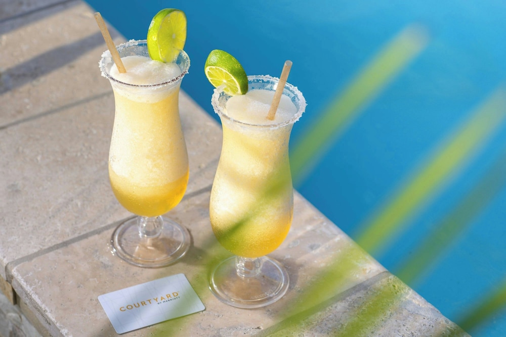 Courtyard by Marriott Aruba Resort — Restaurant & bars in Noord, Aruba
