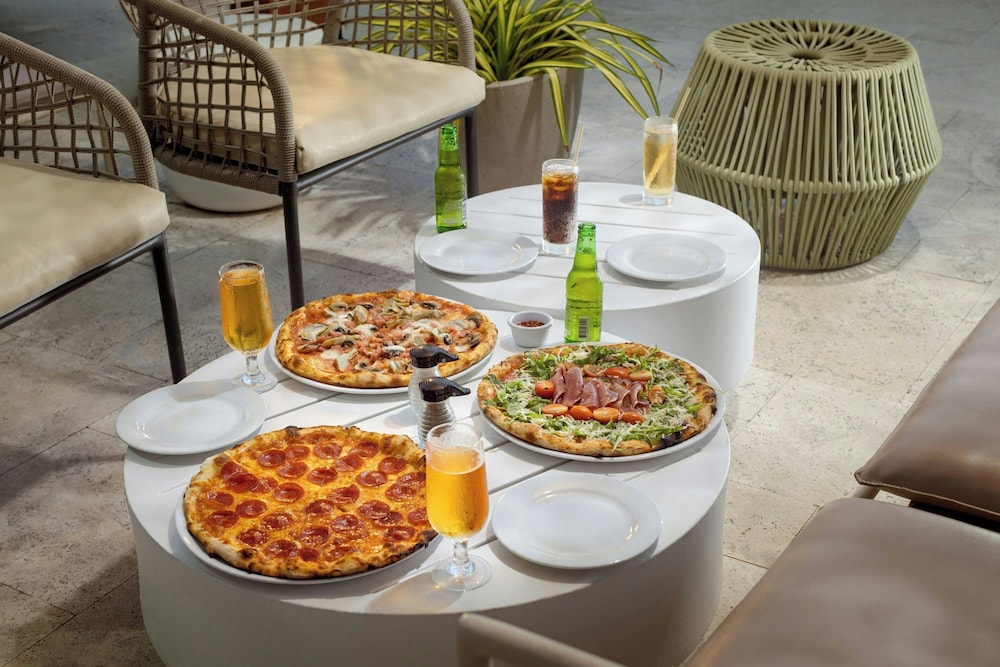 Courtyard by Marriott Aruba Resort — Restaurant & bars in Noord, Aruba
