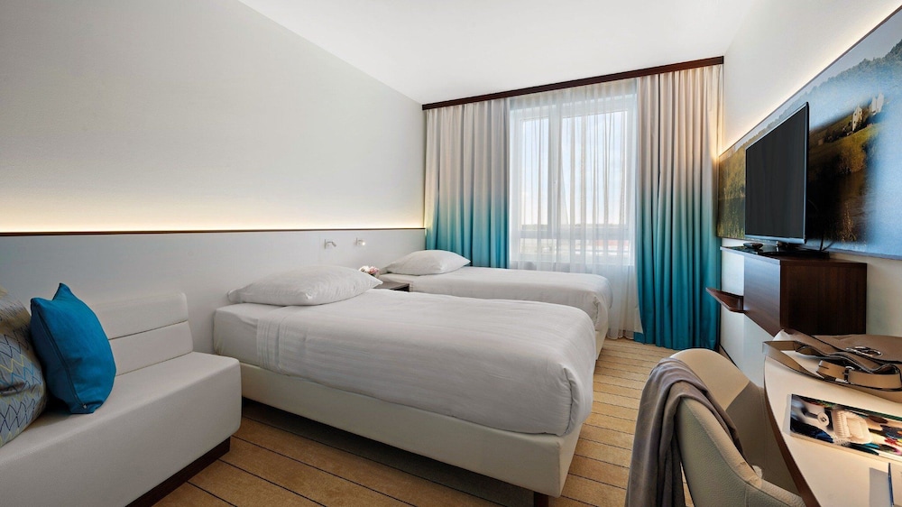 Hey Lou Hotel Frankfurt Airport — Hotel rooms in Kelsterbach, Hesse