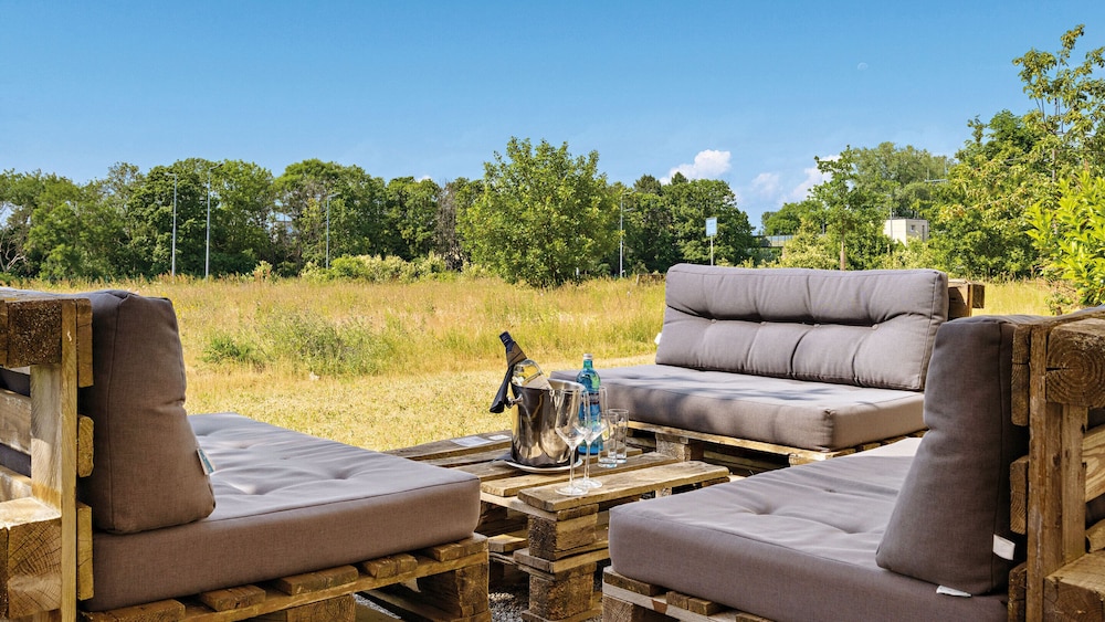 Hey Lou Hotel Frankfurt Airport — Restaurant & bars in Kelsterbach, Hesse