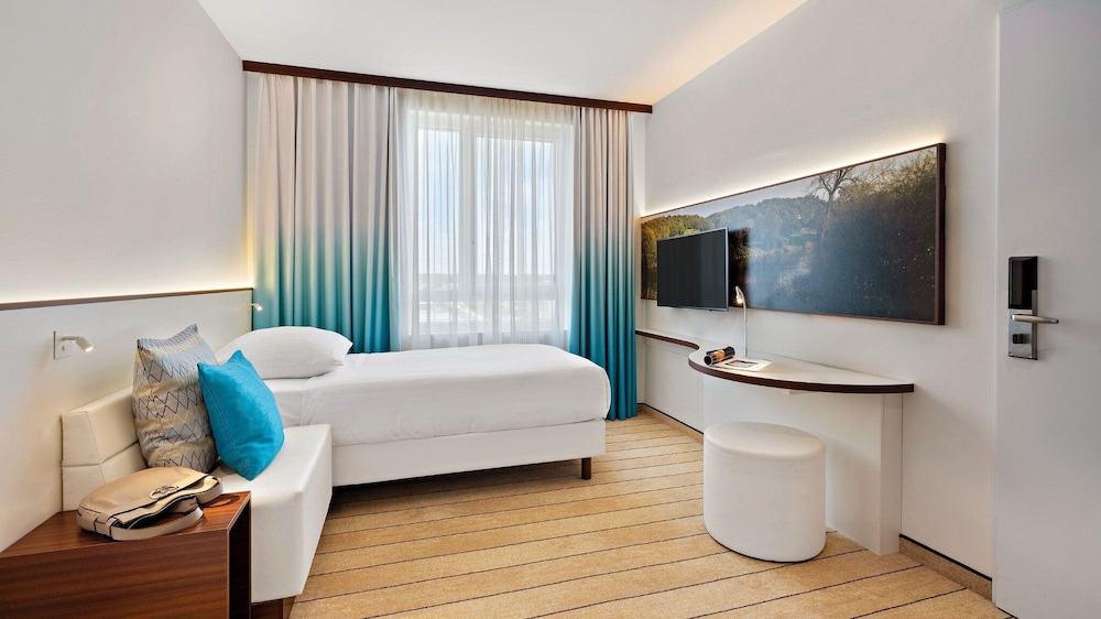 Hey Lou Hotel Frankfurt Airport — Hotel rooms in Kelsterbach, Hesse