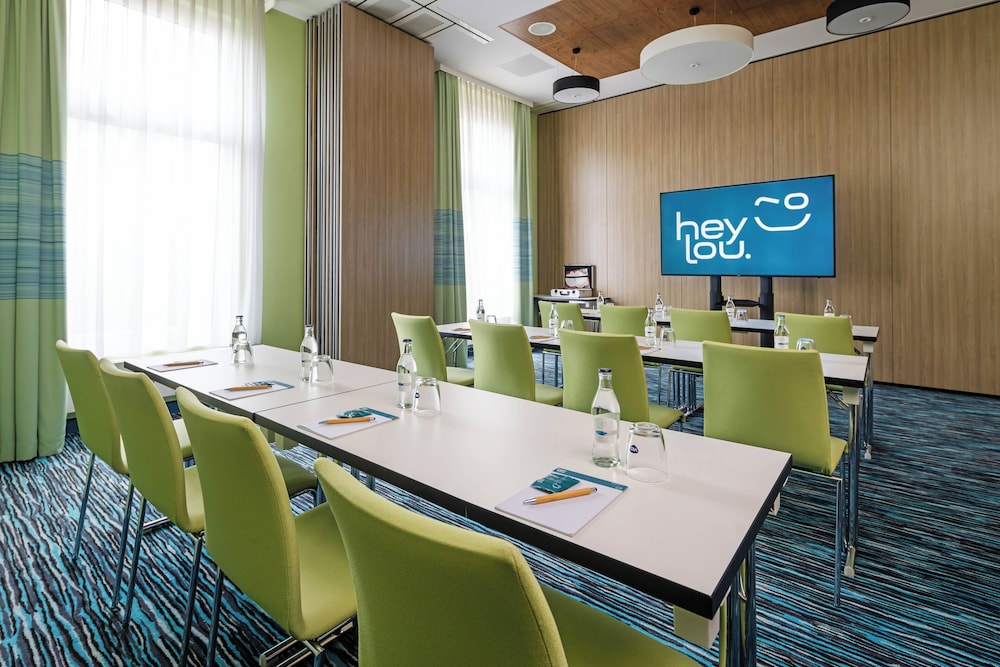 Hey Lou Hotel Frankfurt Airport — Hotel building in Kelsterbach, Hesse
