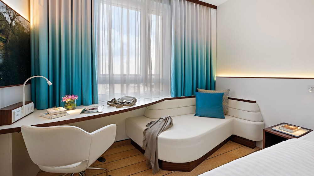 Hey Lou Hotel Frankfurt Airport — Hotel rooms in Kelsterbach, Hesse