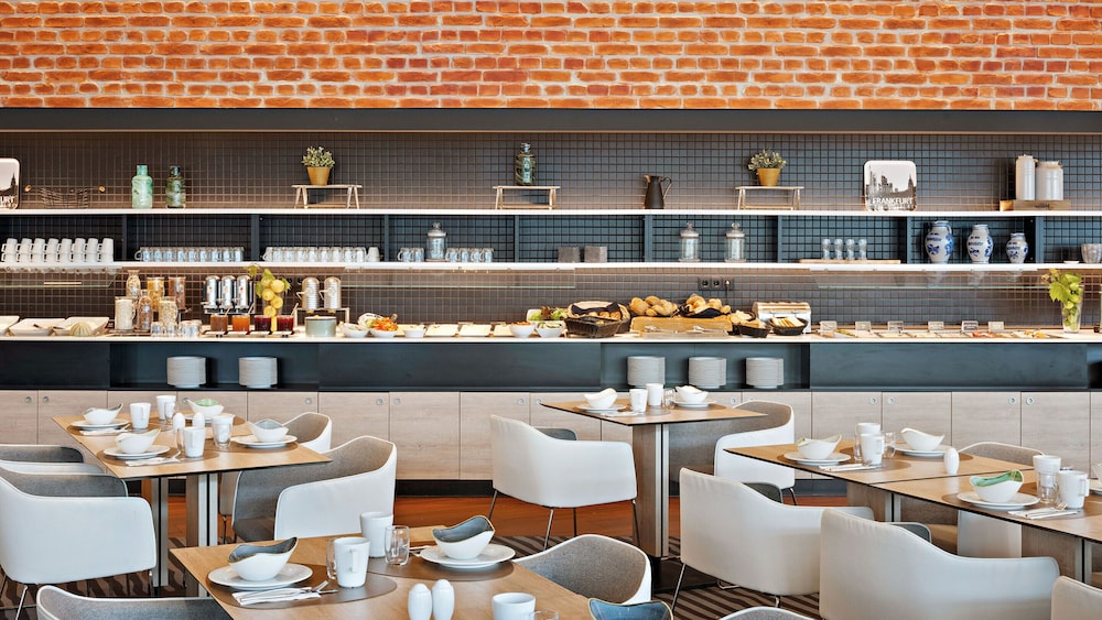 Hey Lou Hotel Frankfurt Airport — Restaurant & bars in Kelsterbach, Hesse