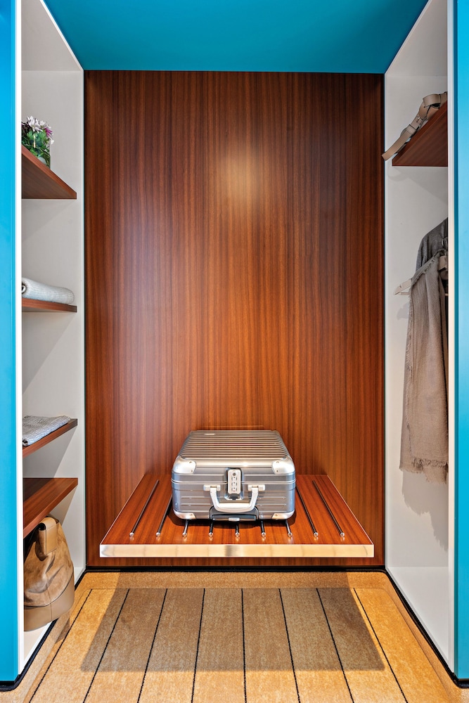 Hey Lou Hotel Frankfurt Airport — Hotel rooms in Kelsterbach, Hesse