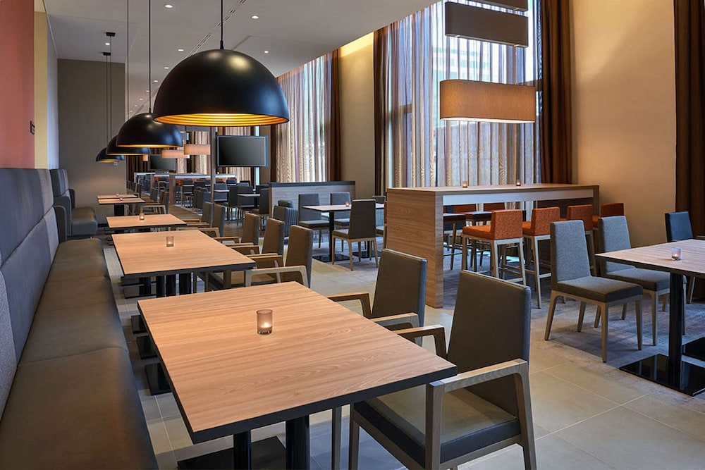 Hampton By Hilton Berlin City Centre Alexanderplatz — Restaurant & bars in Berlin, Berlin