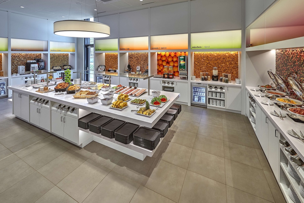 Hampton By Hilton Berlin City Centre Alexanderplatz — Restaurant & bars in Berlin, Berlin