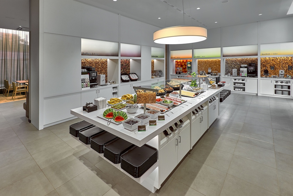 Hampton By Hilton Berlin City Centre Alexanderplatz — Restaurant & bars in Berlin, Berlin