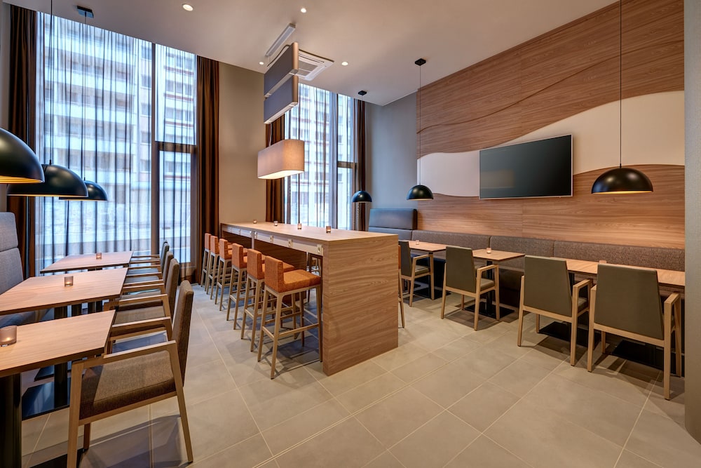 Hampton By Hilton Berlin City Centre Alexanderplatz — Restaurant & bars in Berlin, Berlin