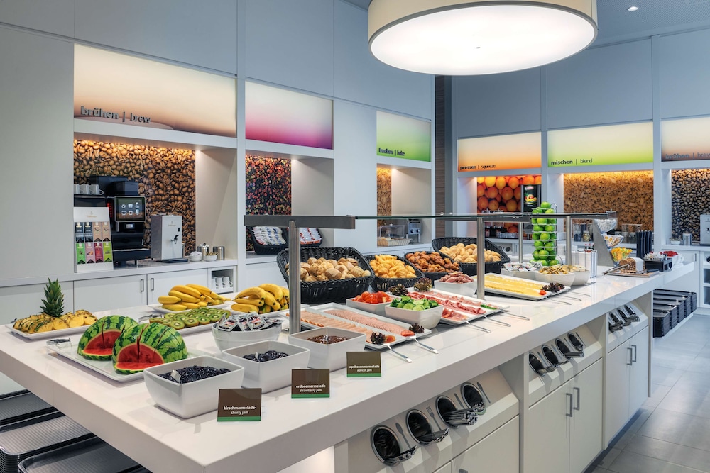 Hampton By Hilton Berlin City Centre Alexanderplatz — Restaurant & bars in Berlin, Berlin