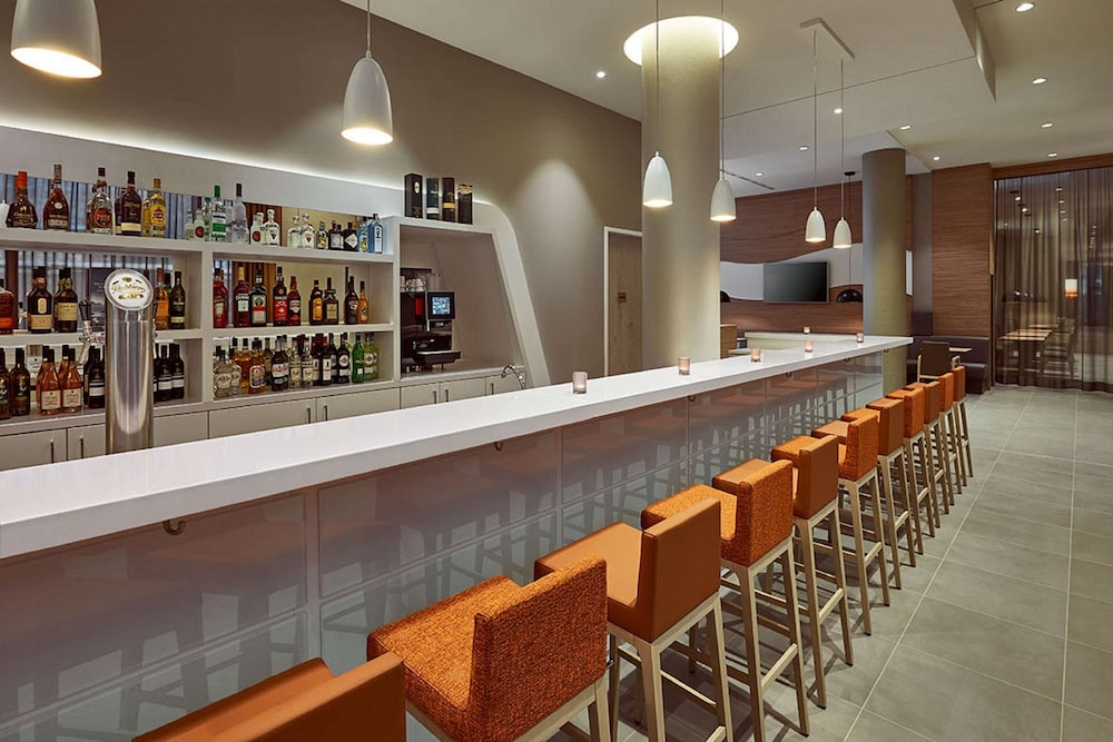 Hampton By Hilton Berlin City Centre Alexanderplatz — Restaurant & bars in Berlin, Berlin