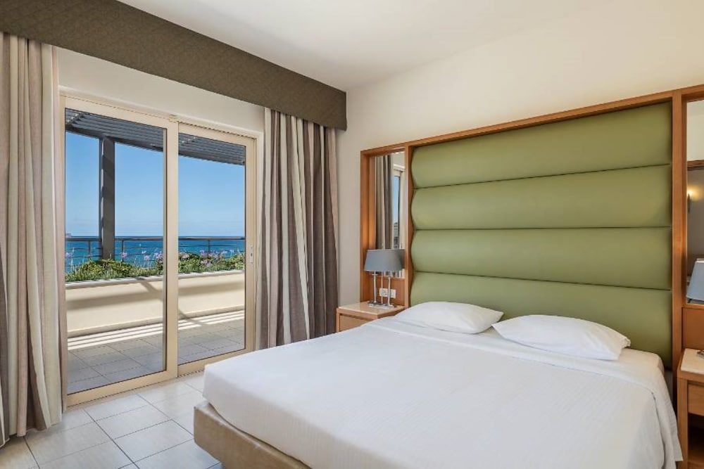 Cretan Dream Resort and Spa — Hotel rooms in Chania