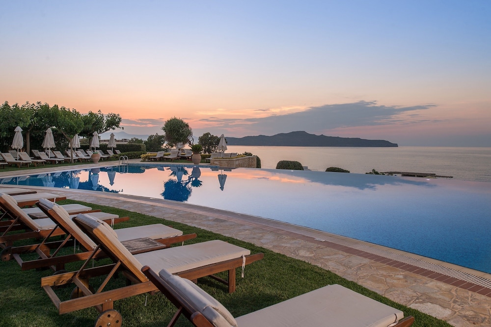 Cretan Dream Resort and Spa — Swimming pool in Chania