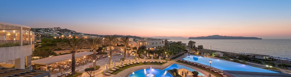Cretan Dream Resort and Spa — Swimming pool in Chania