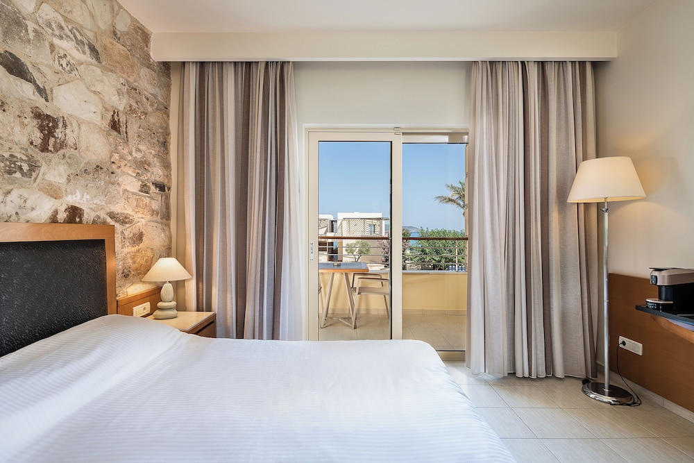 Cretan Dream Resort and Spa — Hotel rooms in Chania