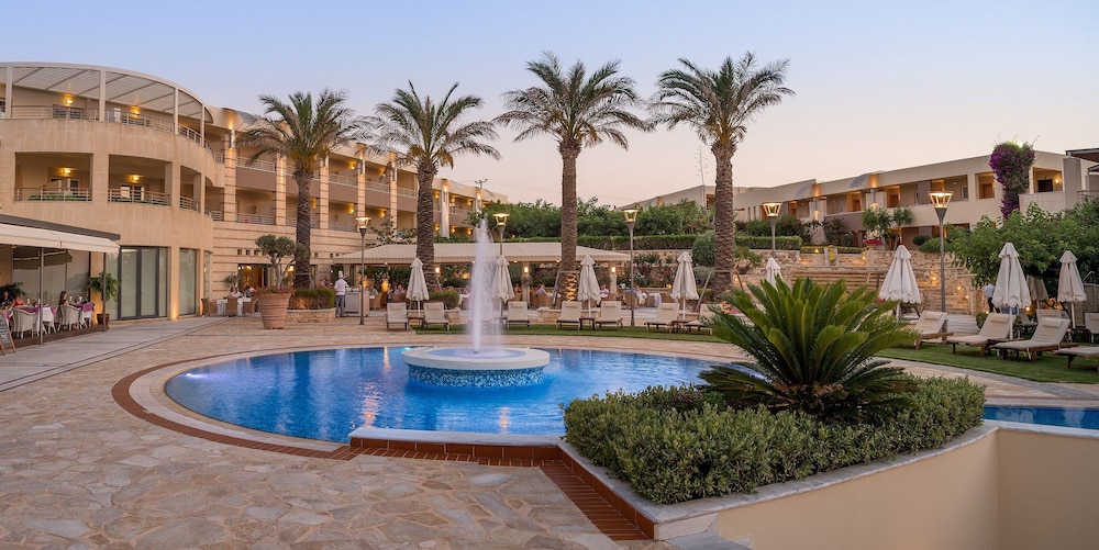 Cretan Dream Resort and Spa — Swimming pool in Chania