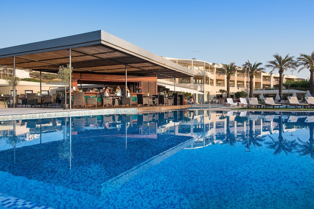 Cretan Dream Resort and Spa — Swimming pool in Chania