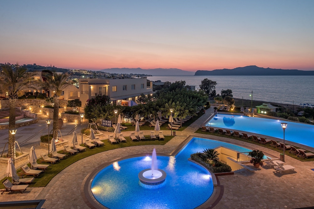Cretan Dream Resort and Spa — Swimming pool in Chania
