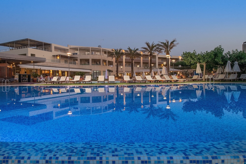 Cretan Dream Resort and Spa — Swimming pool in Chania