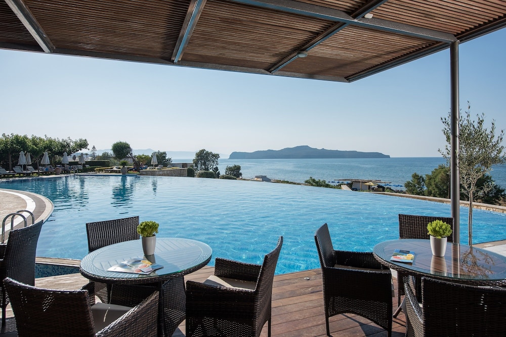 Cretan Dream Resort and Spa — Swimming pool in Chania