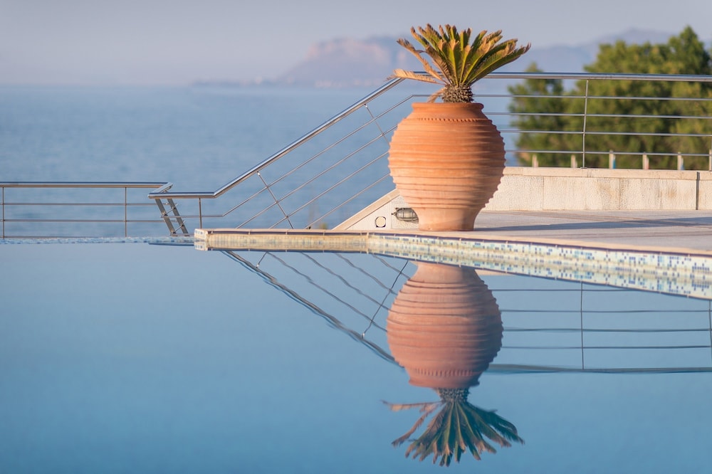 Cretan Dream Resort and Spa — Swimming pool in Chania