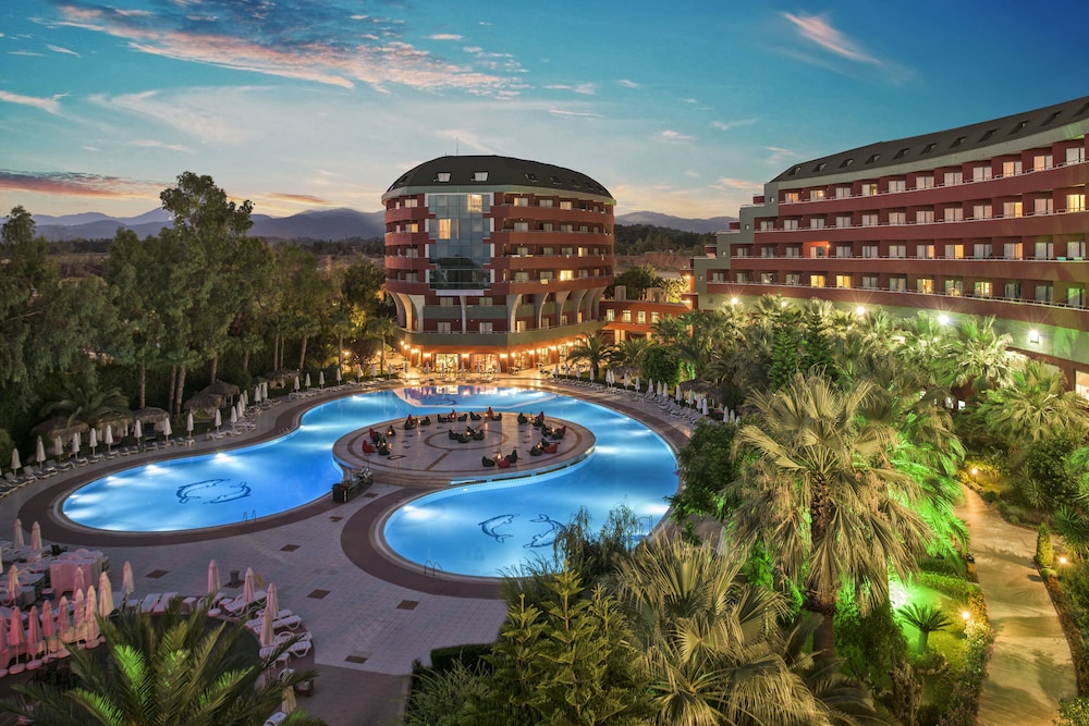 Delphin Deluxe Resort Hotel - All Inclusive — Swimming pool in Okurcalar