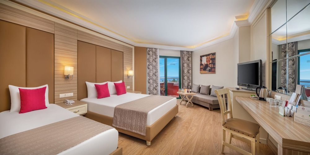 Delphin Deluxe Resort Hotel - All Inclusive — Hotel rooms in Okurcalar