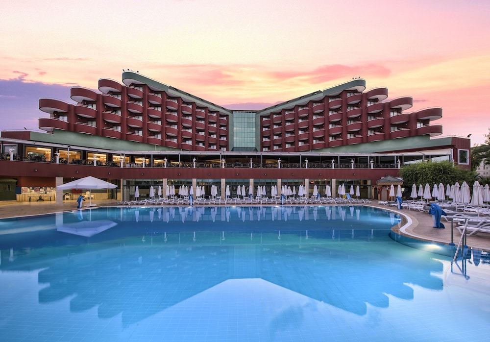 Delphin Deluxe Resort Hotel - All Inclusive — Hotel building in Okurcalar