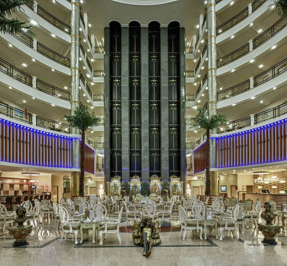 Delphin Deluxe Resort Hotel - All Inclusive — Hotel building in Okurcalar