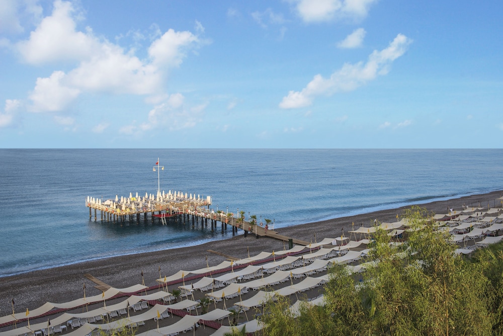 Delphin Deluxe Resort Hotel - All Inclusive — Beach in Okurcalar