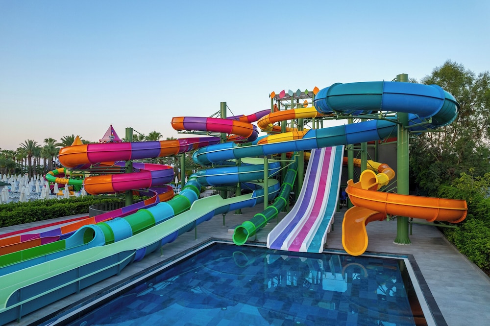 Delphin Deluxe Resort Hotel - All Inclusive — Swimming pool in Okurcalar