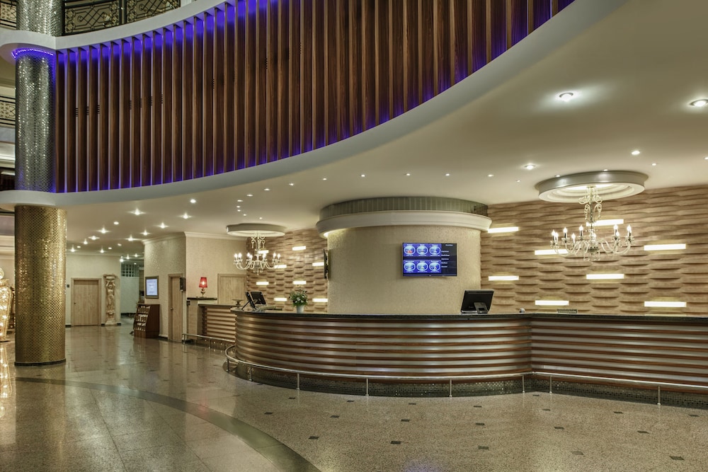 Delphin Deluxe Resort Hotel - All Inclusive — Hotel building in Okurcalar