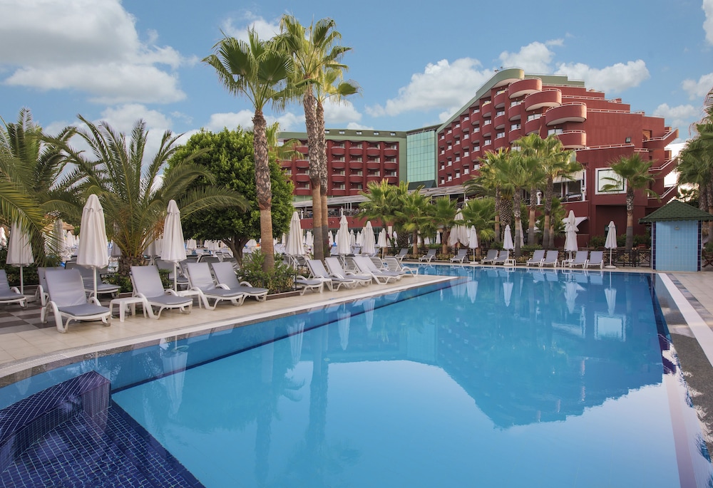 Delphin Deluxe Resort Hotel - All Inclusive — Swimming pool in Okurcalar