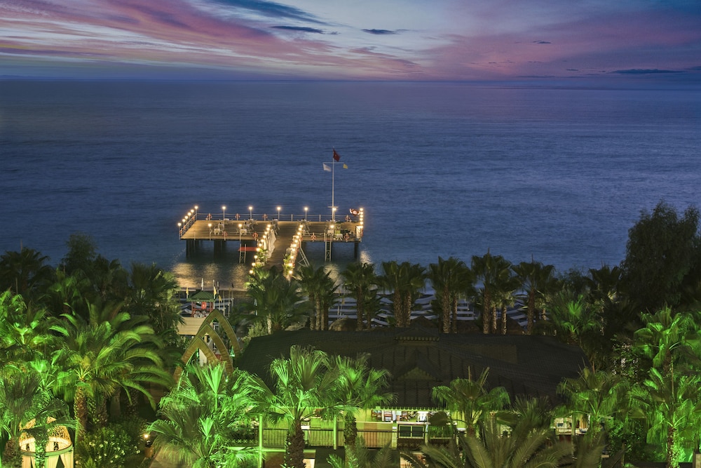 Delphin Deluxe Resort Hotel - All Inclusive — Beach in Okurcalar