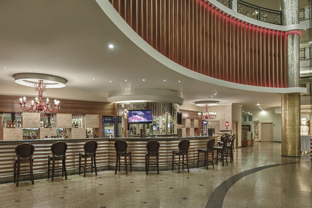 Delphin Deluxe Resort Hotel - All Inclusive — Restaurant & bars in Okurcalar