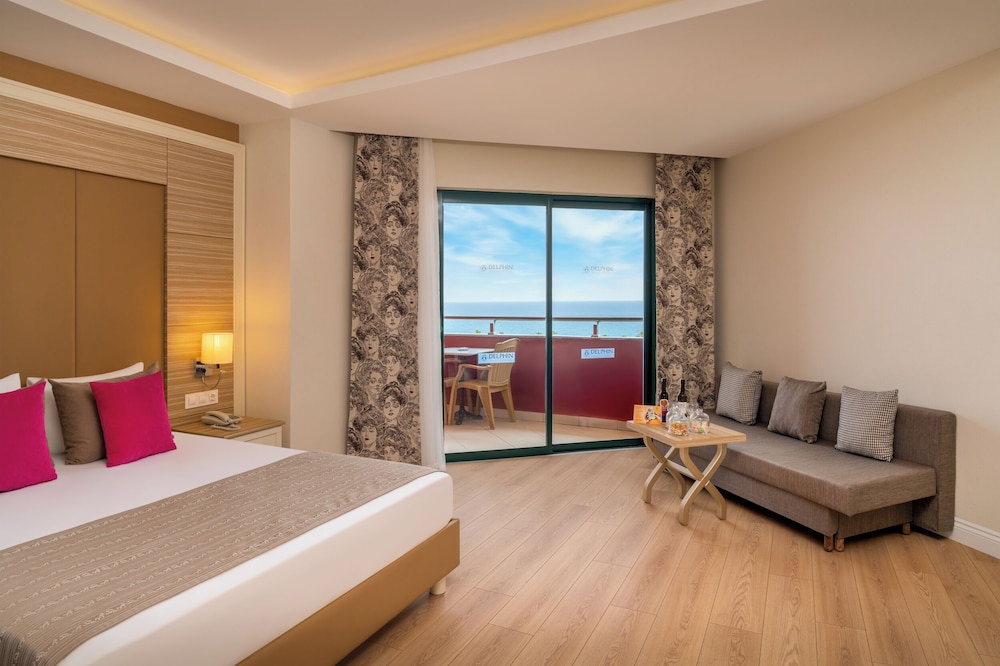 Delphin Deluxe Resort Hotel - All Inclusive — Hotel rooms in Okurcalar