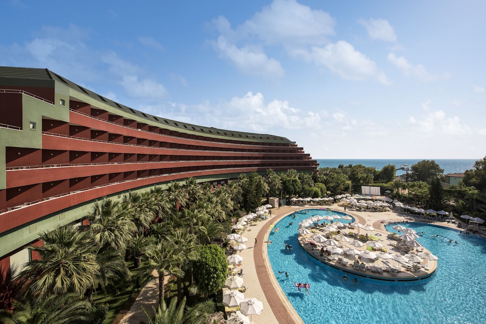 Delphin Deluxe Resort Hotel - All Inclusive — Swimming pool in Okurcalar