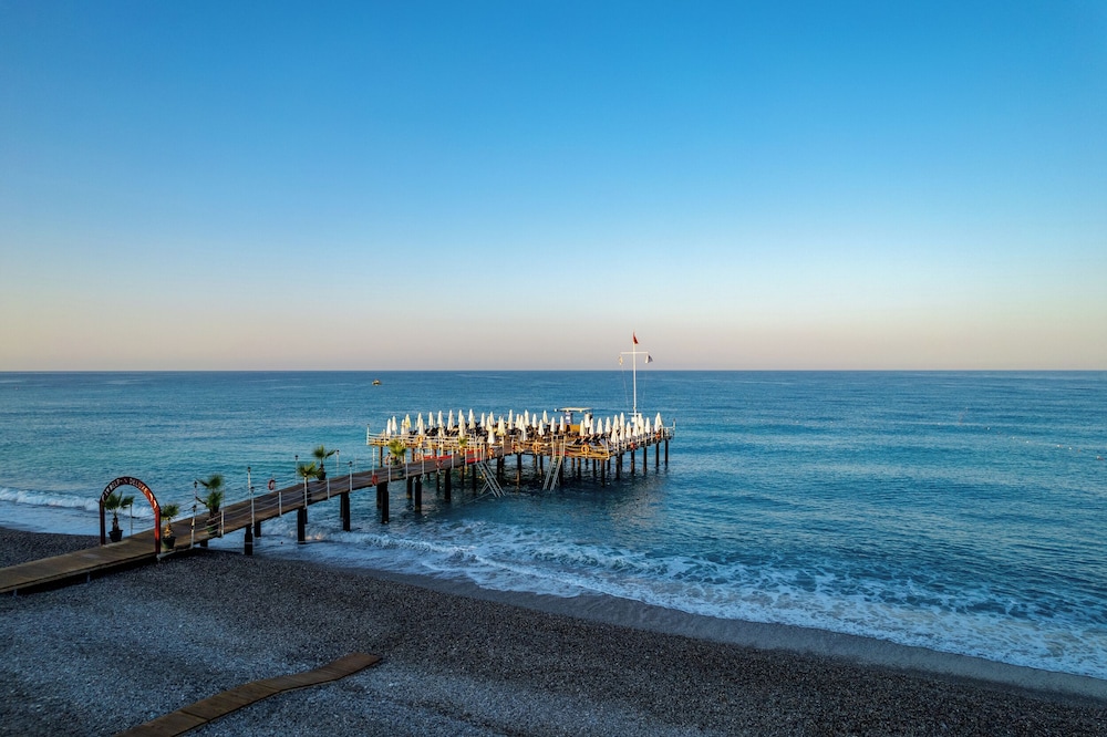 Delphin Deluxe Resort Hotel - All Inclusive — Beach in Okurcalar