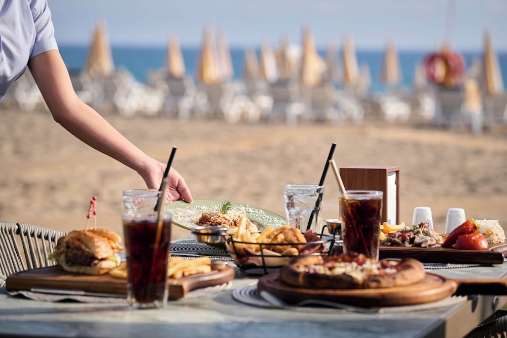 Elysee Beach Hotel — Restaurant & bars in Alanya