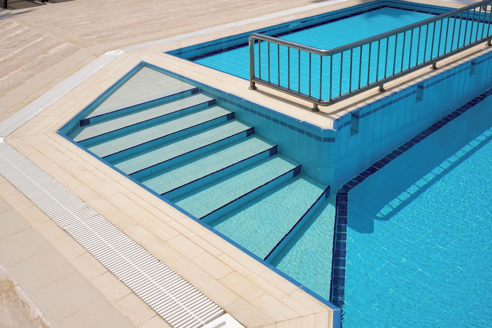 Elysee Beach Hotel — Swimming pool in Alanya