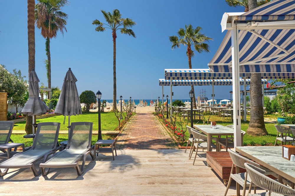 Elysee Beach Hotel — Beach in Alanya