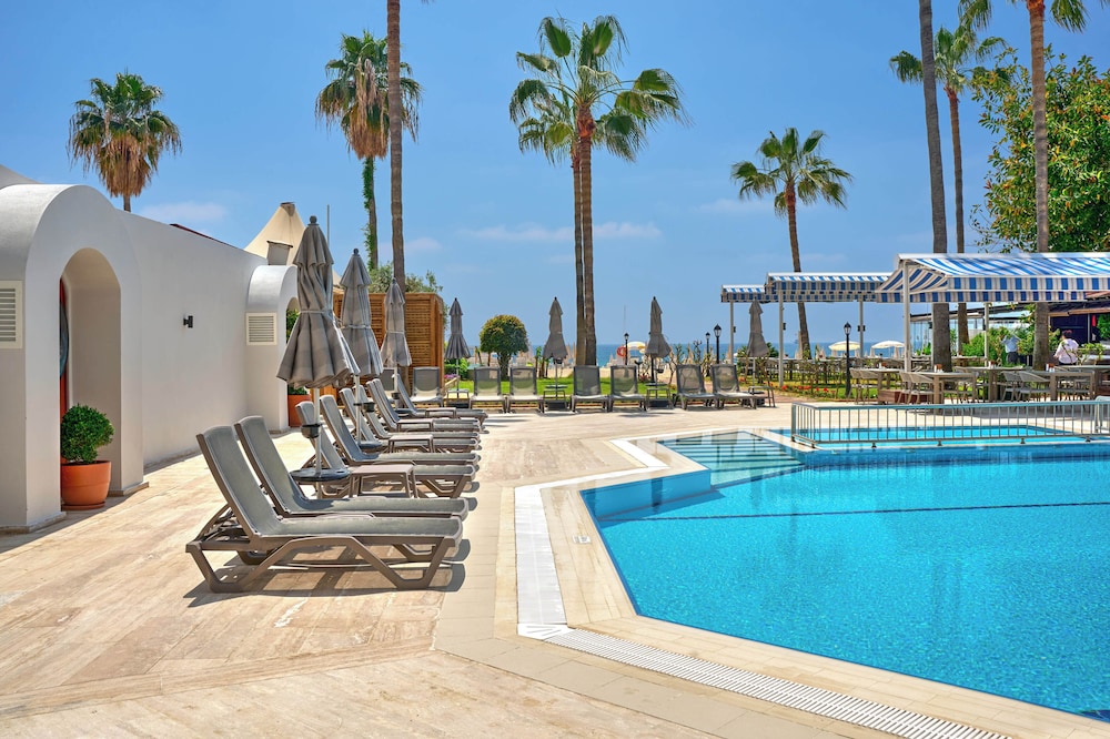 Elysee Beach Hotel — Swimming pool in Alanya